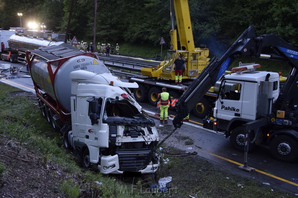 VU Gefahrgut LKW umgestuerzt A 4 Rich Koeln Hoehe AS Gummersbach P477.JPG - Miklos Laubert